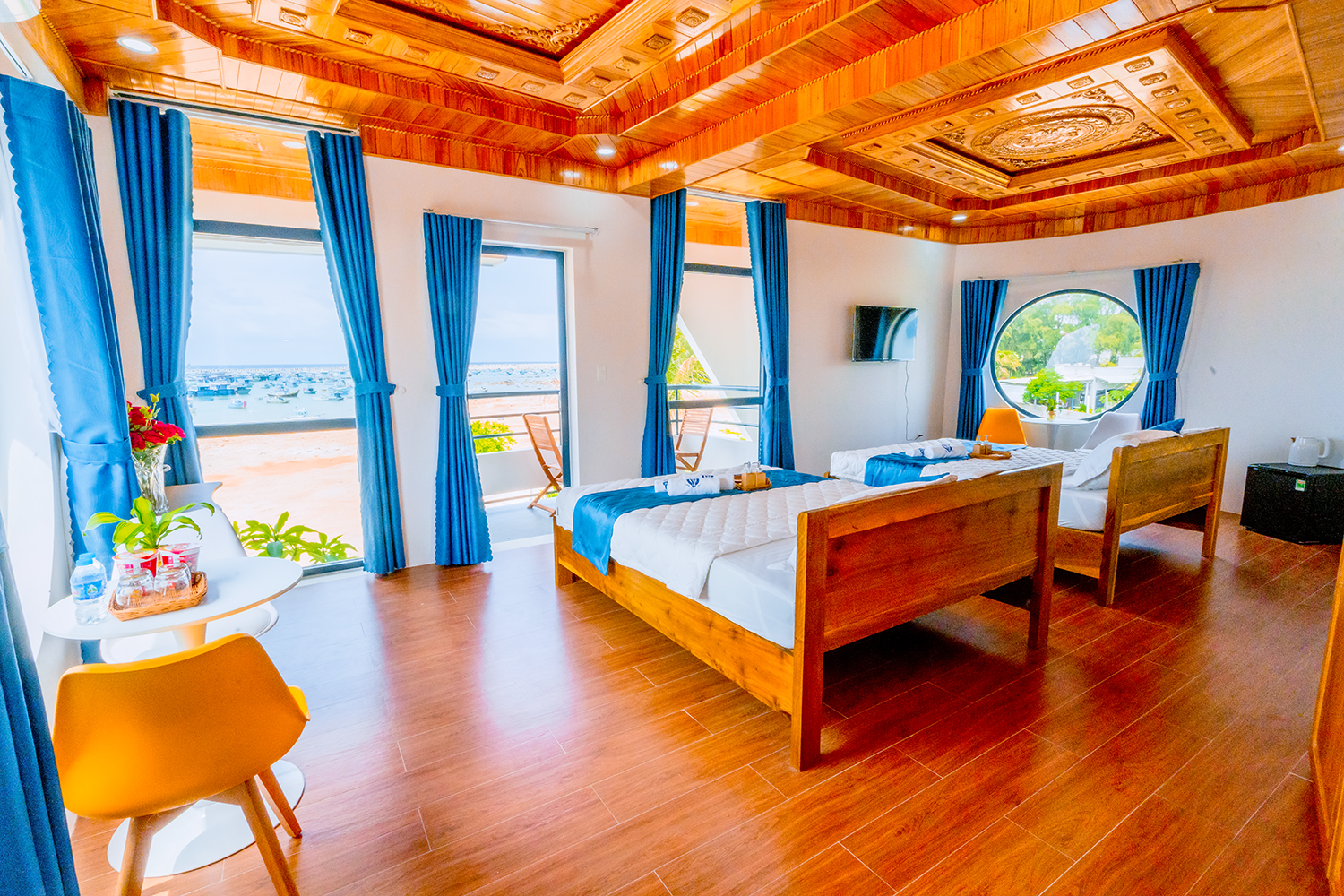 Villa 04 - Bình Minh: Đón Ngày Mới Trọn Vẹn Tại AquaVista Hotel Phú Quý